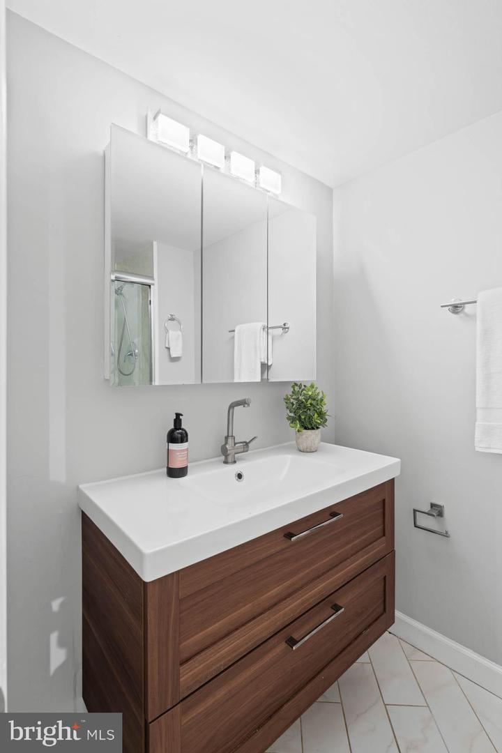 6301 STEVENSON AVE #410, ALEXANDRIA, Virginia 22304, 2 Bedrooms Bedrooms, ,2 BathroomsBathrooms,Residential,For sale,6301 STEVENSON AVE #410,VAAX2047050 MLS # VAAX2047050
