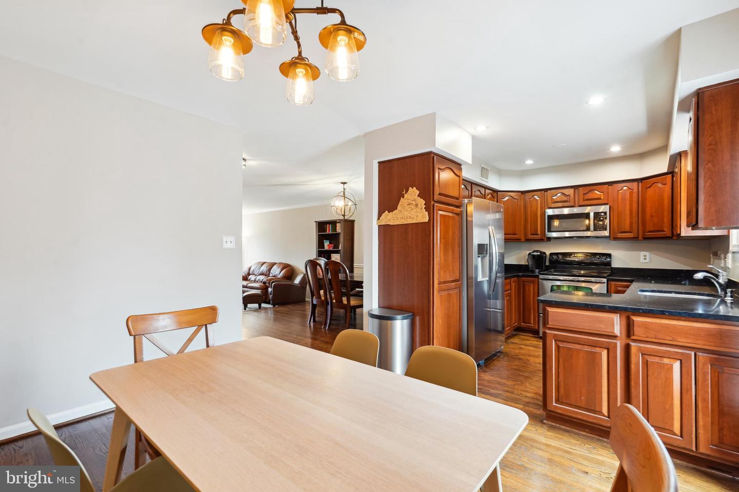 10127 TURNBERRY PL, OAKTON, Virginia 22124, 4 Bedrooms Bedrooms, ,3 BathroomsBathrooms,Residential,For sale,10127 TURNBERRY PL,VAFX2252446 MLS # VAFX2252446