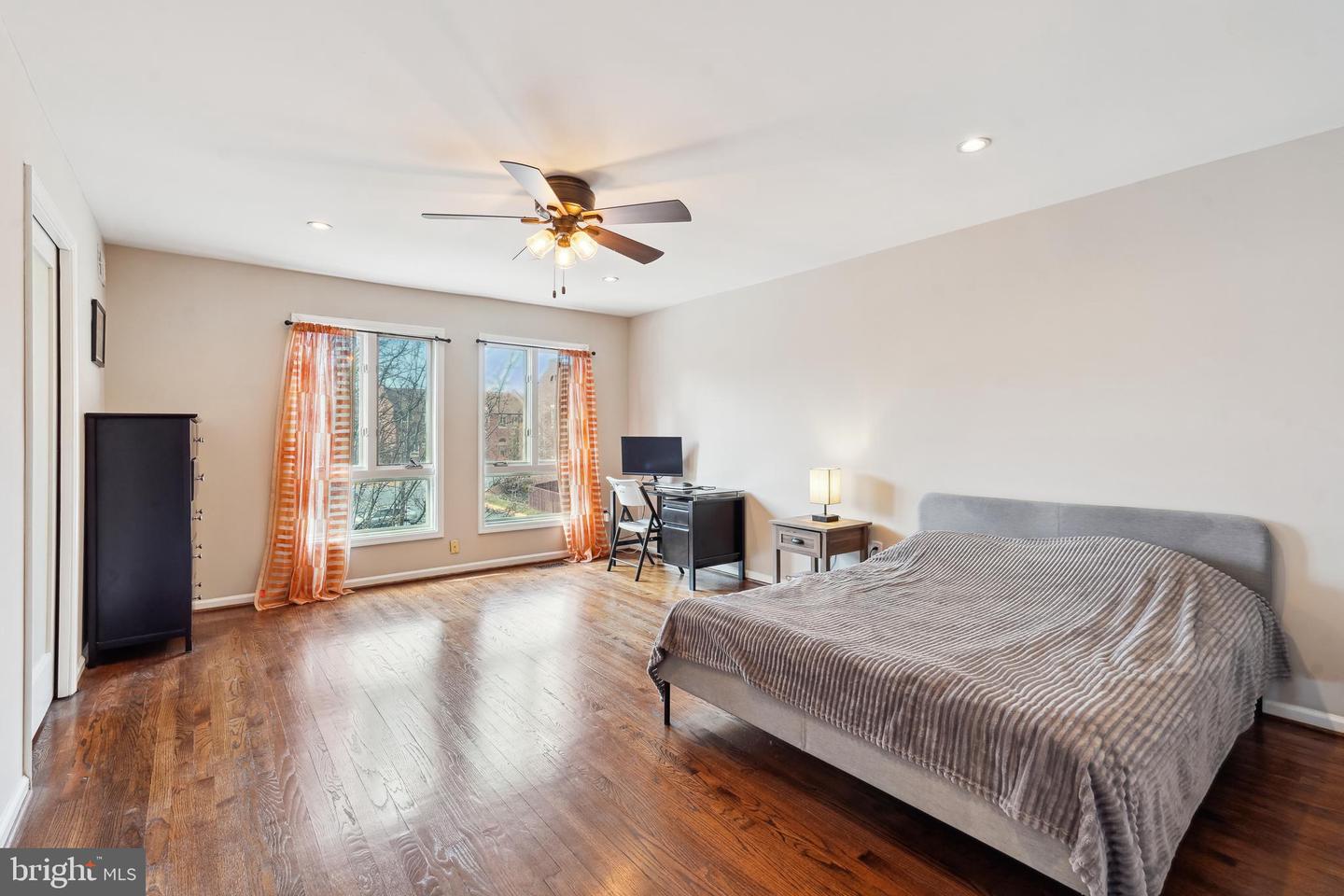 10127 TURNBERRY PL, OAKTON, Virginia 22124, 4 Bedrooms Bedrooms, ,3 BathroomsBathrooms,Residential,For sale,10127 TURNBERRY PL,VAFX2252446 MLS # VAFX2252446