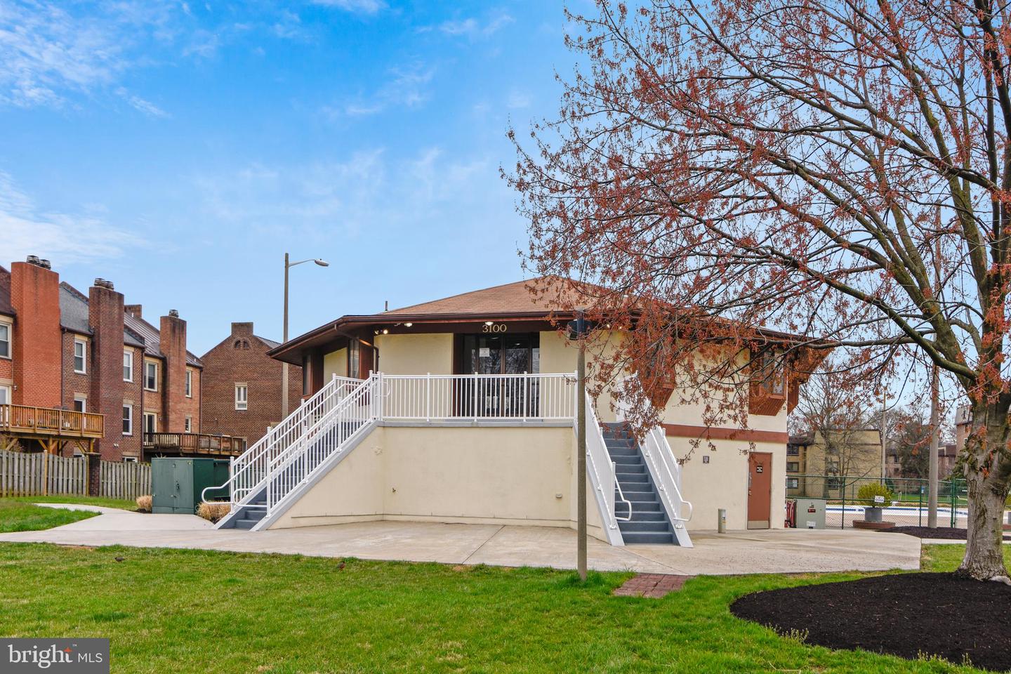 10127 TURNBERRY PL, OAKTON, Virginia 22124, 4 Bedrooms Bedrooms, ,3 BathroomsBathrooms,Residential,For sale,10127 TURNBERRY PL,VAFX2252446 MLS # VAFX2252446
