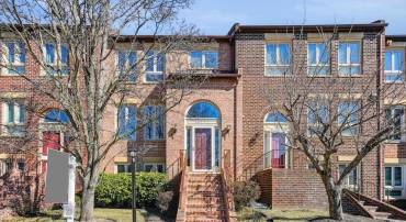 10127 TURNBERRY PL, OAKTON, Virginia 22124, 4 Bedrooms Bedrooms, ,3 BathroomsBathrooms,Residential,For sale,10127 TURNBERRY PL,VAFX2252446 MLS # VAFX2252446