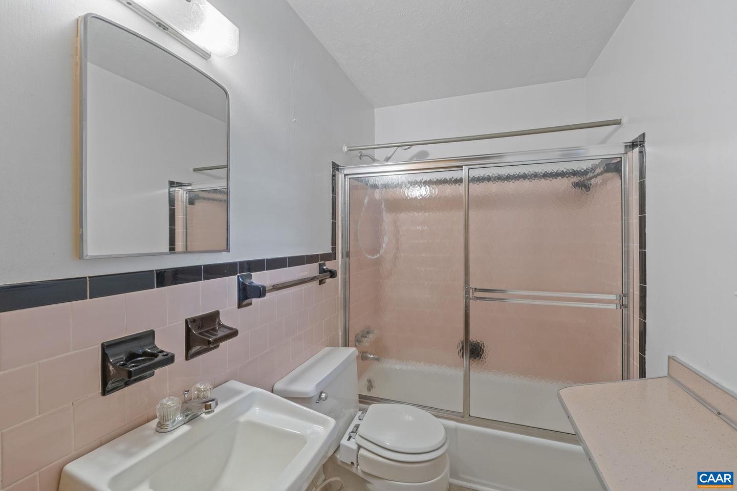 1562 THOMAS JEFFERSON PKWY, CHARLOTTESVILLE, Virginia 22901, 3 Bedrooms Bedrooms, ,2 BathroomsBathrooms,Residential,For sale,1562 THOMAS JEFFERSON PKWY,666200 MLS # 666200