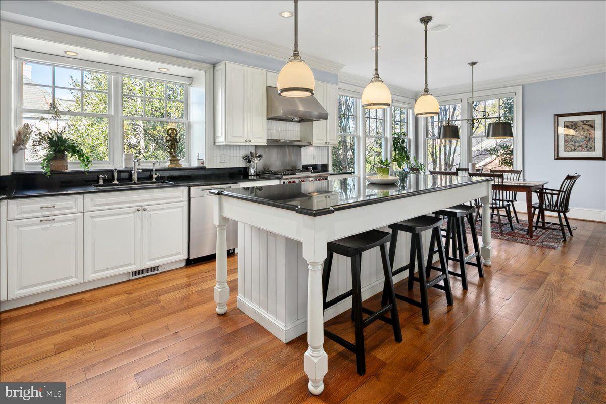 4615 32ND ST N, ARLINGTON, Virginia 22207, 6 Bedrooms Bedrooms, 14 Rooms Rooms,5 BathroomsBathrooms,Residential,For sale,4615 32ND ST N,VAAR2059964 MLS # VAAR2059964