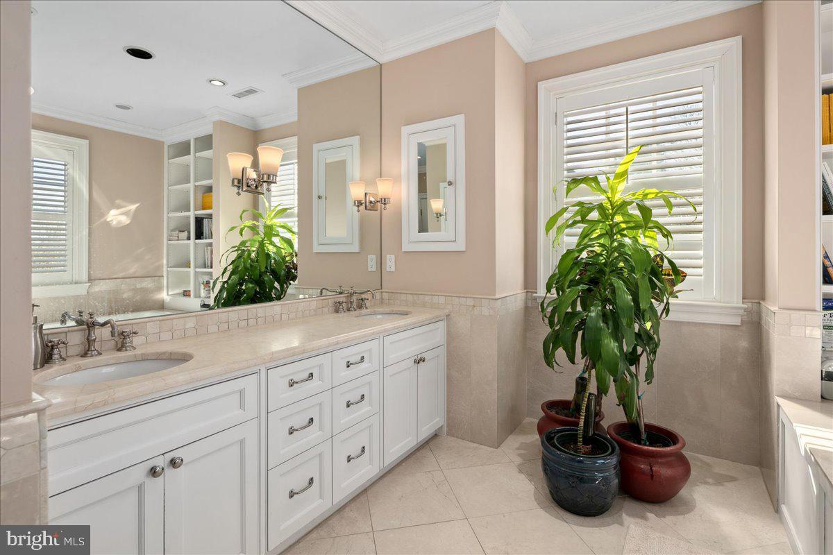4615 32ND ST N, ARLINGTON, Virginia 22207, 6 Bedrooms Bedrooms, 14 Rooms Rooms,5 BathroomsBathrooms,Residential,For sale,4615 32ND ST N,VAAR2059964 MLS # VAAR2059964