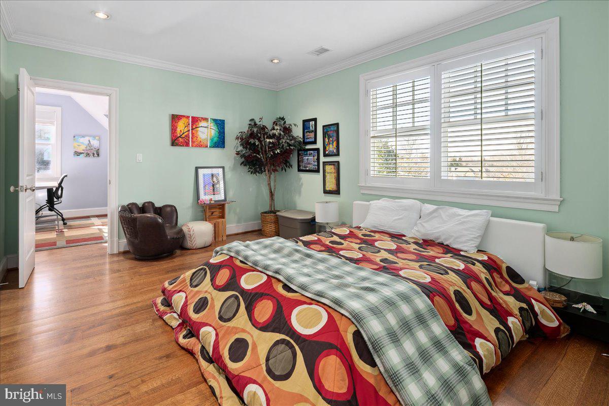 4615 32ND ST N, ARLINGTON, Virginia 22207, 6 Bedrooms Bedrooms, 14 Rooms Rooms,5 BathroomsBathrooms,Residential,For sale,4615 32ND ST N,VAAR2059964 MLS # VAAR2059964