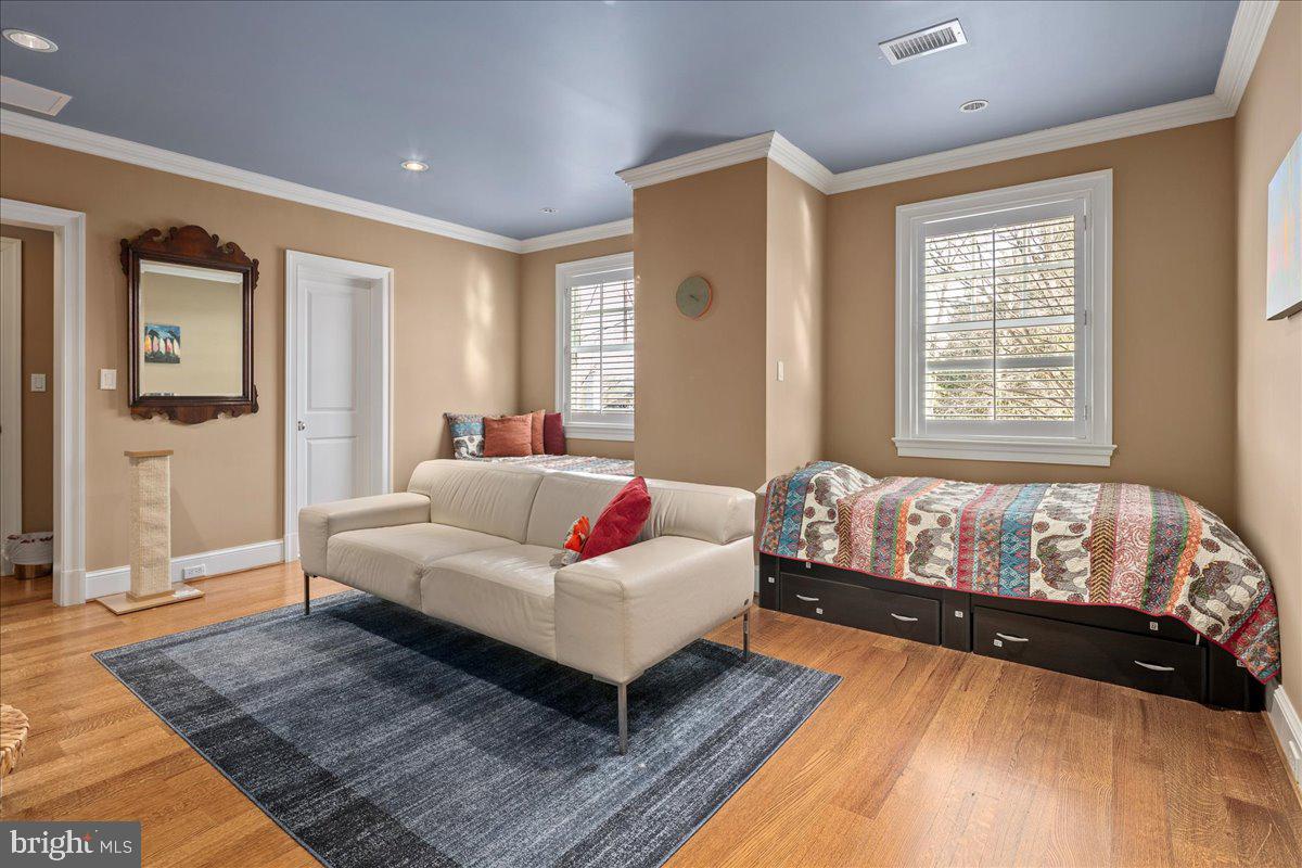 4615 32ND ST N, ARLINGTON, Virginia 22207, 6 Bedrooms Bedrooms, 14 Rooms Rooms,5 BathroomsBathrooms,Residential,For sale,4615 32ND ST N,VAAR2059964 MLS # VAAR2059964