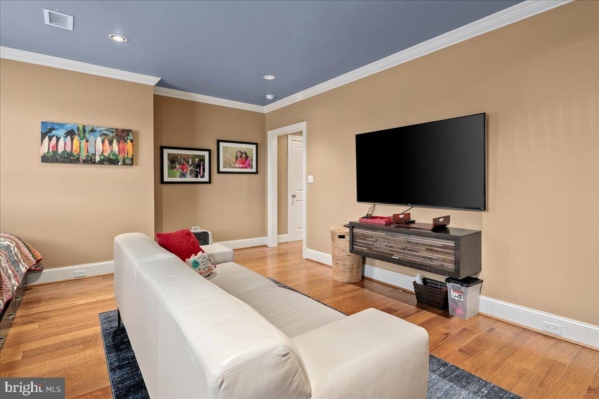 4615 32ND ST N, ARLINGTON, Virginia 22207, 6 Bedrooms Bedrooms, 14 Rooms Rooms,5 BathroomsBathrooms,Residential,For sale,4615 32ND ST N,VAAR2059964 MLS # VAAR2059964