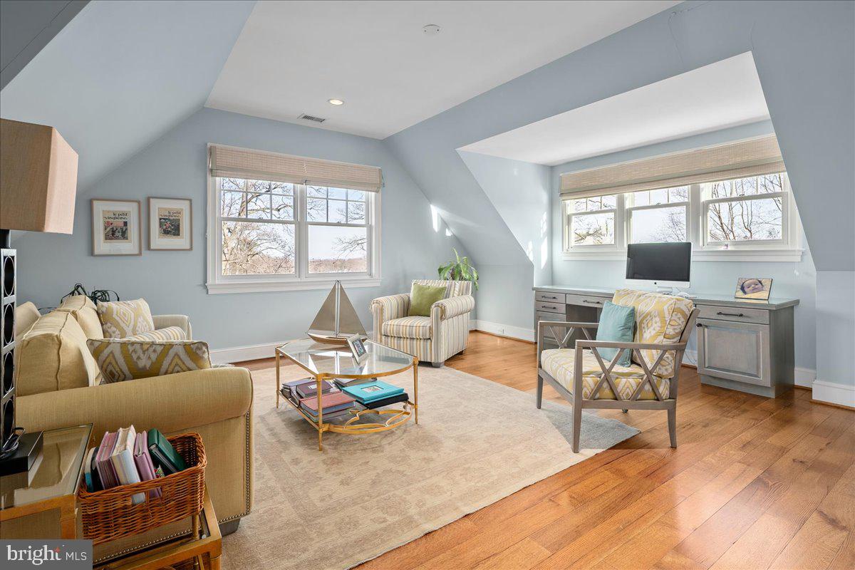 4615 32ND ST N, ARLINGTON, Virginia 22207, 6 Bedrooms Bedrooms, 14 Rooms Rooms,5 BathroomsBathrooms,Residential,For sale,4615 32ND ST N,VAAR2059964 MLS # VAAR2059964