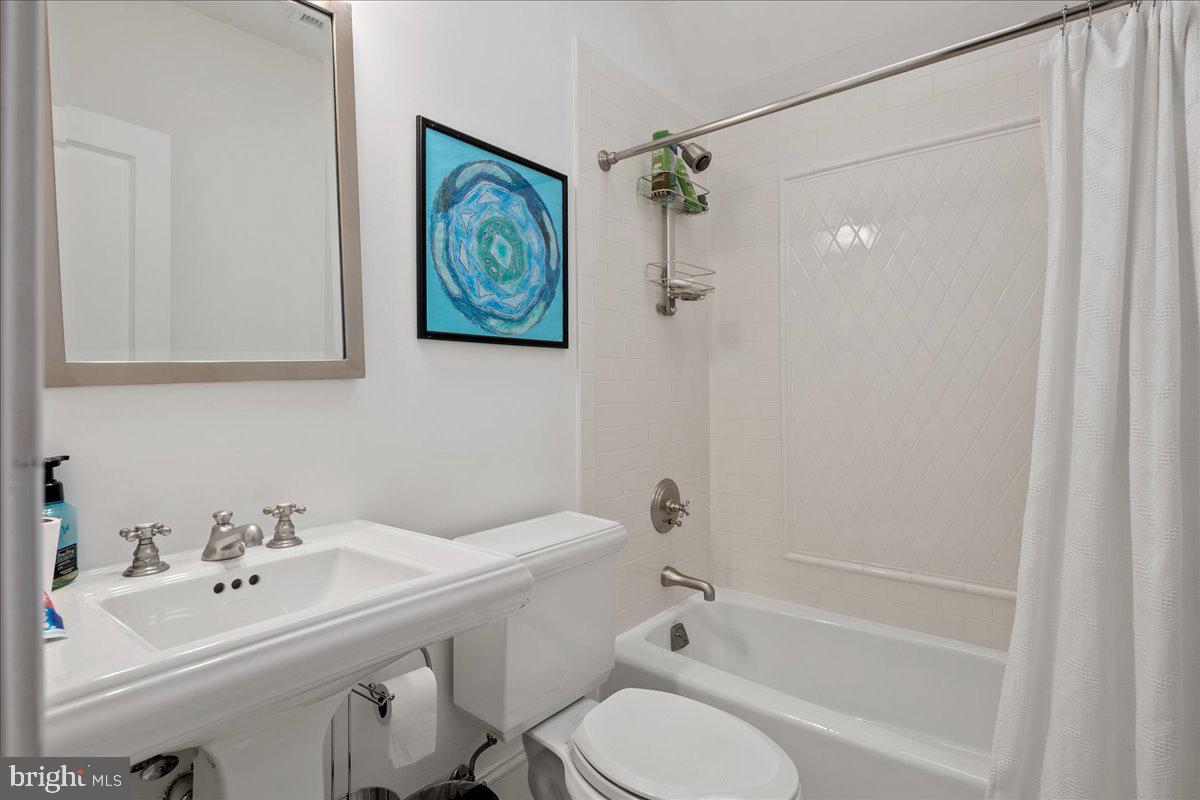 4615 32ND ST N, ARLINGTON, Virginia 22207, 6 Bedrooms Bedrooms, 14 Rooms Rooms,5 BathroomsBathrooms,Residential,For sale,4615 32ND ST N,VAAR2059964 MLS # VAAR2059964