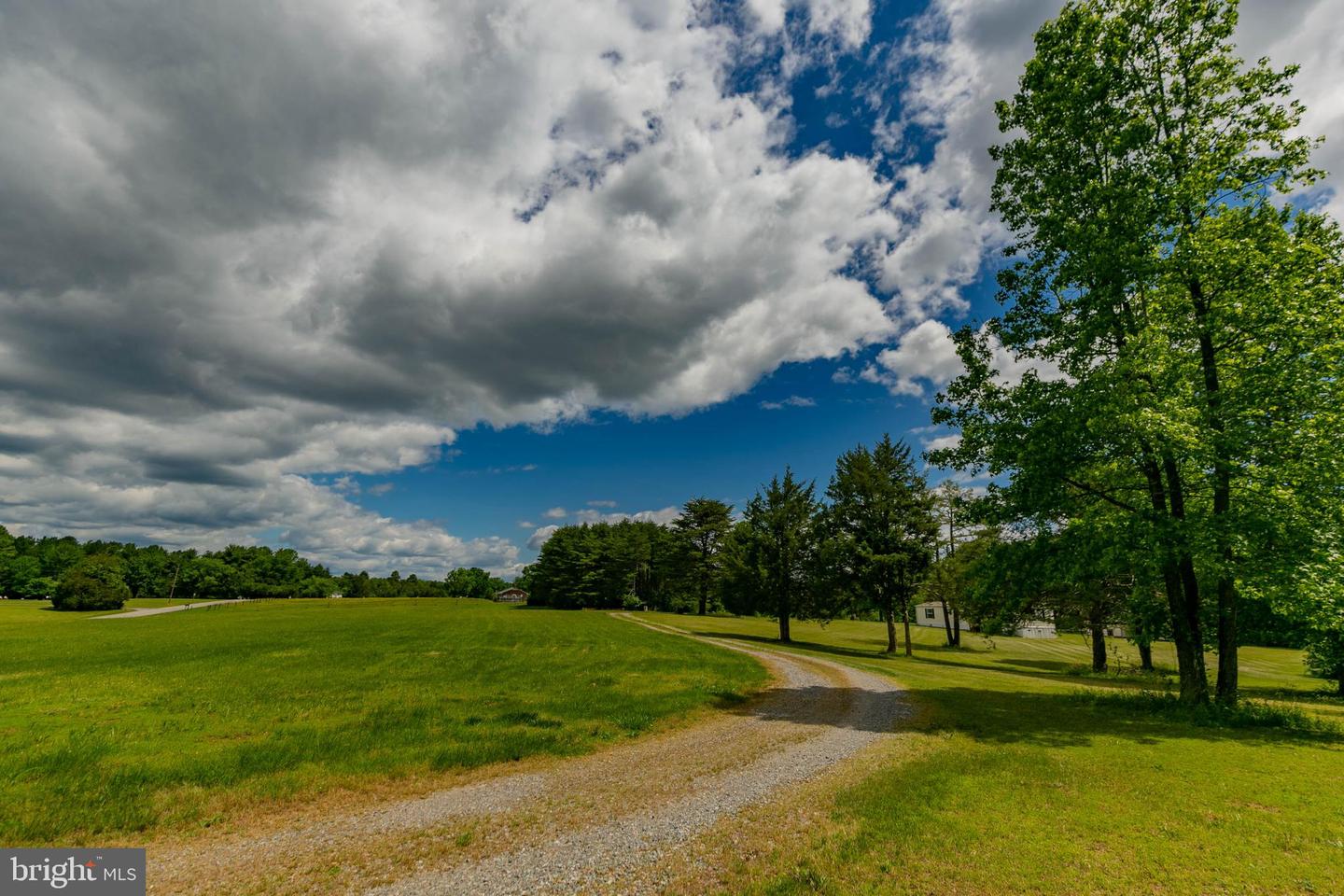 19083 COUNTRY RD, BEAVERDAM, Virginia 23015, 2 Bedrooms Bedrooms, 4 Rooms Rooms,2 BathroomsBathrooms,Residential,For sale,19083 COUNTRY RD,VACV2008408 MLS # VACV2008408