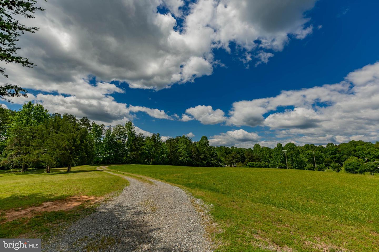 19083 COUNTRY RD, BEAVERDAM, Virginia 23015, 2 Bedrooms Bedrooms, 4 Rooms Rooms,2 BathroomsBathrooms,Residential,For sale,19083 COUNTRY RD,VACV2008408 MLS # VACV2008408
