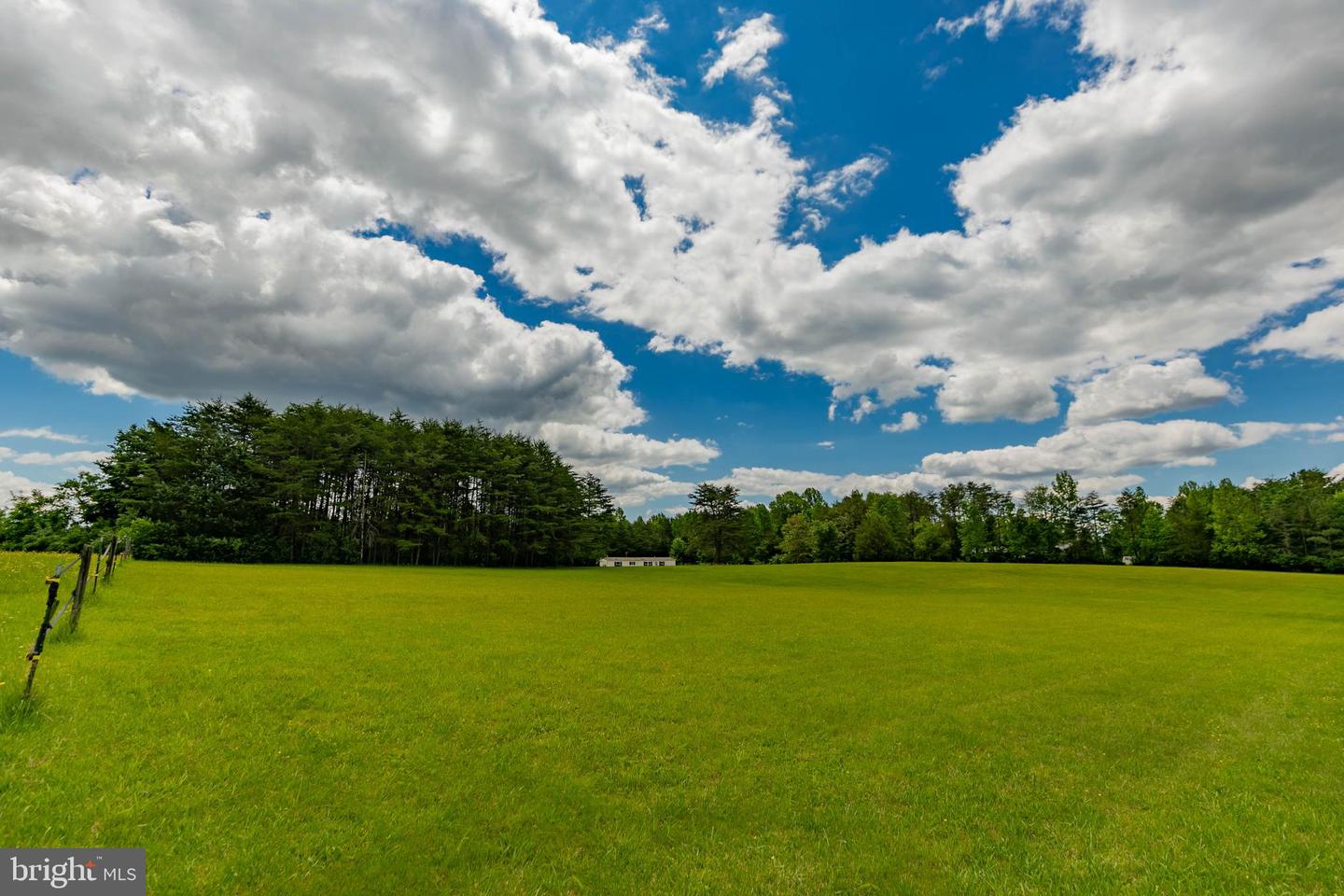 19083 COUNTRY RD, BEAVERDAM, Virginia 23015, 2 Bedrooms Bedrooms, 4 Rooms Rooms,2 BathroomsBathrooms,Residential,For sale,19083 COUNTRY RD,VACV2008408 MLS # VACV2008408