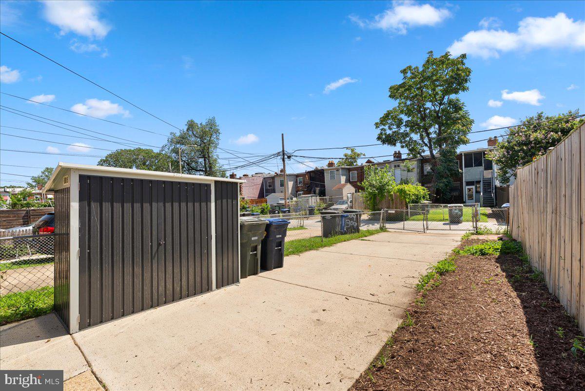 307 19TH ST NE, WASHINGTON, District Of Columbia 20002, 3 Bedrooms Bedrooms, ,1 BathroomBathrooms,Residential,For sale,307 19TH ST NE,DCDC2208398 MLS # DCDC2208398