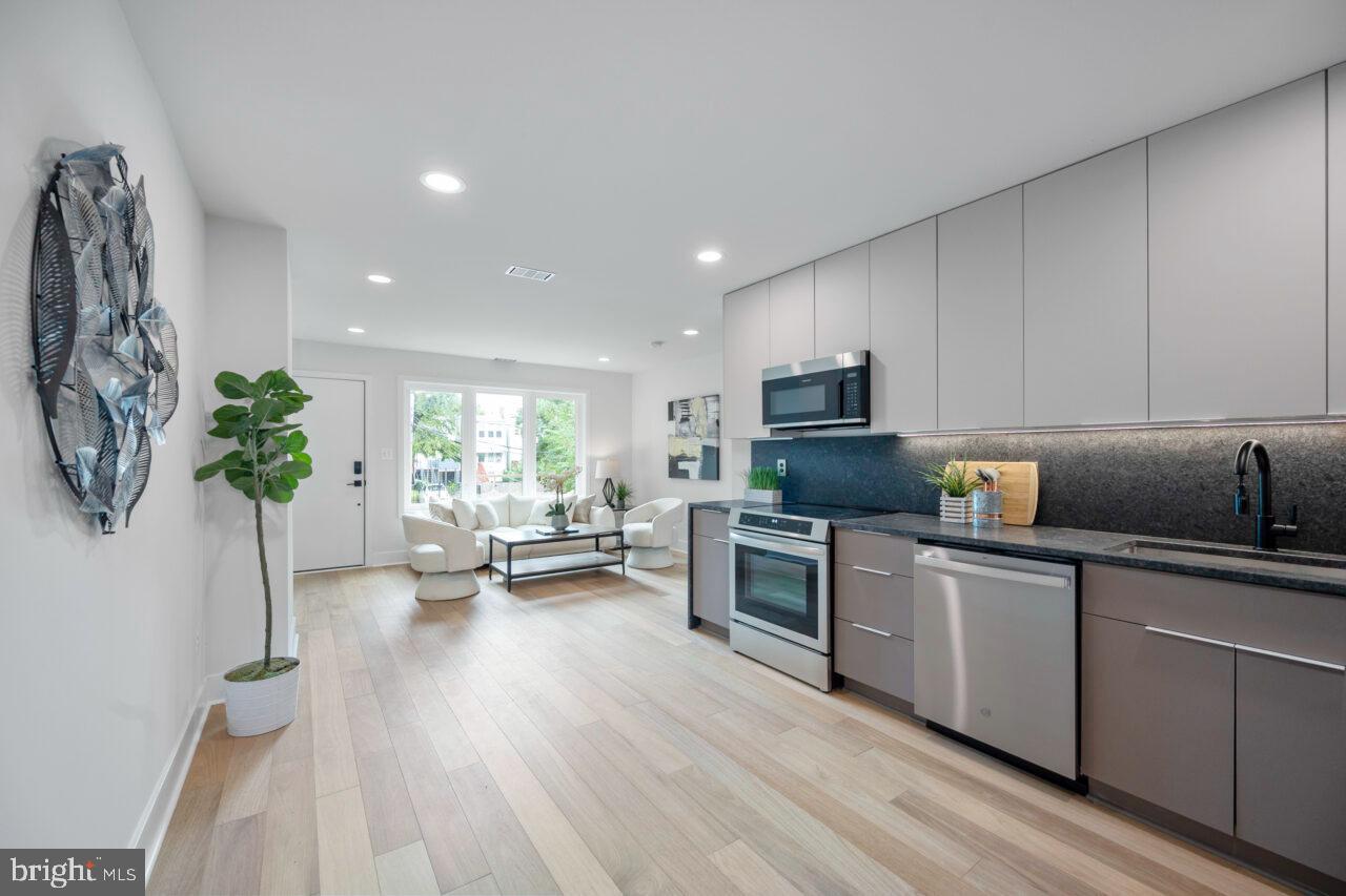 771 18TH ST NE #B, WASHINGTON, District Of Columbia 20002, 3 Bedrooms Bedrooms, ,2 BathroomsBathrooms,Residential,For sale,771 18TH ST NE #B,DCDC2208420 MLS # DCDC2208420