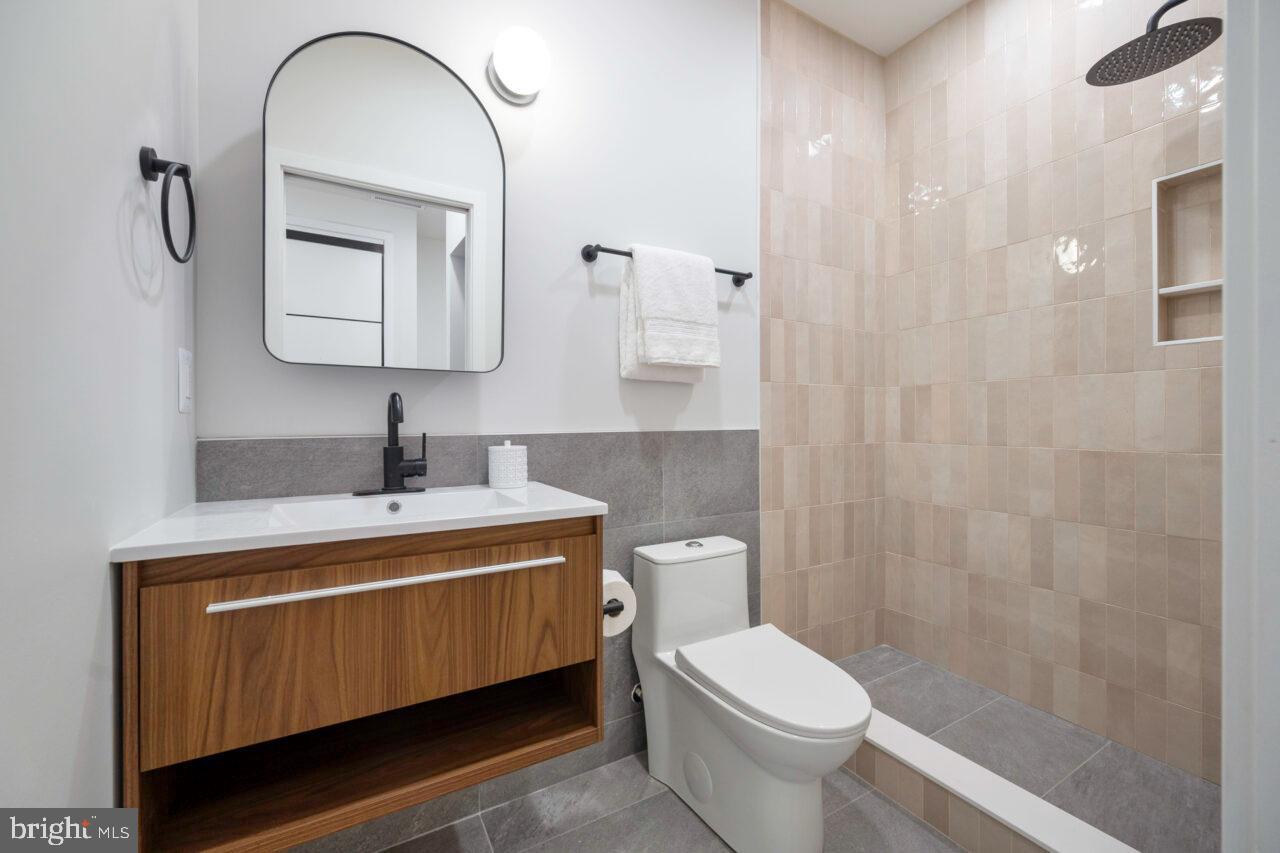 771 18TH ST NE #B, WASHINGTON, District Of Columbia 20002, 3 Bedrooms Bedrooms, ,2 BathroomsBathrooms,Residential,For sale,771 18TH ST NE #B,DCDC2208420 MLS # DCDC2208420