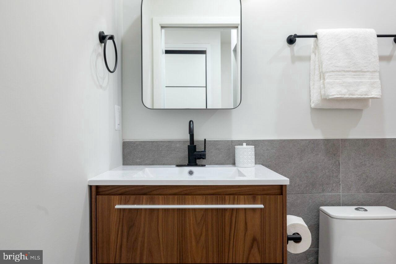 771 18TH ST NE #B, WASHINGTON, District Of Columbia 20002, 3 Bedrooms Bedrooms, ,2 BathroomsBathrooms,Residential,For sale,771 18TH ST NE #B,DCDC2208420 MLS # DCDC2208420