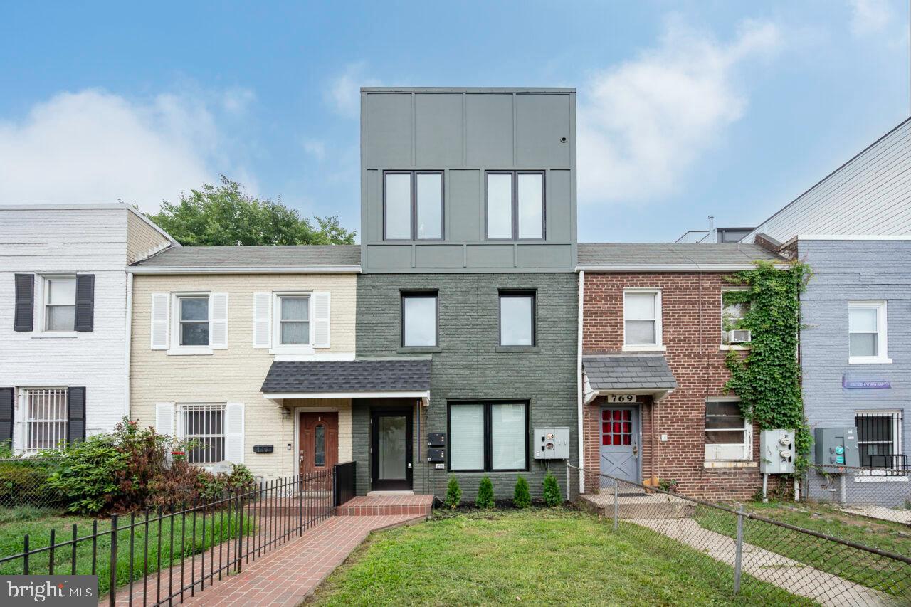 771 18TH ST NE #B, WASHINGTON, District Of Columbia 20002, 3 Bedrooms Bedrooms, ,2 BathroomsBathrooms,Residential,For sale,771 18TH ST NE #B,DCDC2208420 MLS # DCDC2208420
