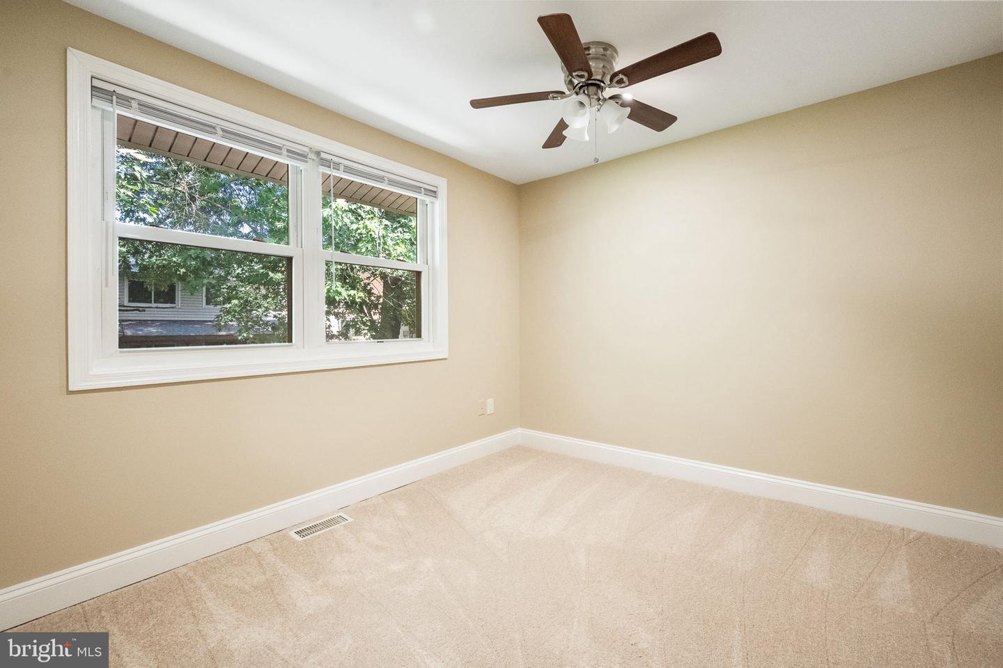 86 SUGARLAND RUN DR, STERLING, Virginia 20164, 4 Bedrooms Bedrooms, ,3 BathroomsBathrooms,Residential,For sale,86 SUGARLAND RUN DR,VALO2100832 MLS # VALO2100832