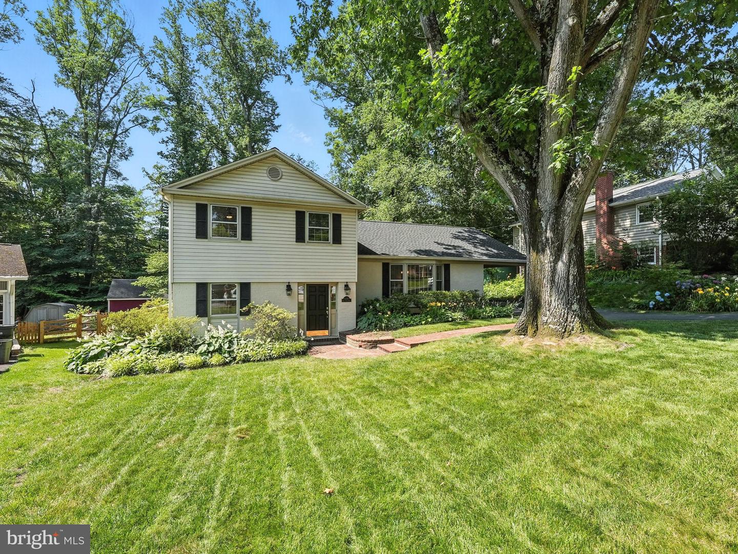 8201 BRIAR CREEK DR, ANNANDALE, Virginia 22003, 5 Bedrooms Bedrooms, ,2 BathroomsBathrooms,Residential,For sale,8201 BRIAR CREEK DR,VAFX2252604 MLS # VAFX2252604
