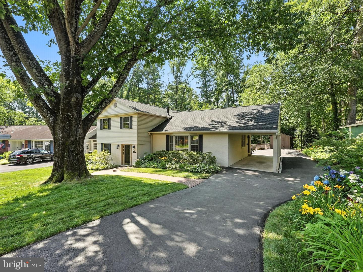 8201 BRIAR CREEK DR, ANNANDALE, Virginia 22003, 5 Bedrooms Bedrooms, ,2 BathroomsBathrooms,Residential,For sale,8201 BRIAR CREEK DR,VAFX2252604 MLS # VAFX2252604