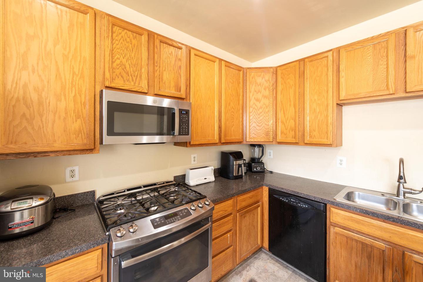 2905 ROTTERDAM LOOP, WOODBRIDGE, Virginia 22191, 3 Bedrooms Bedrooms, ,3 BathroomsBathrooms,Residential,For sale,2905 ROTTERDAM LOOP,VAPW2088606 MLS # VAPW2088606
