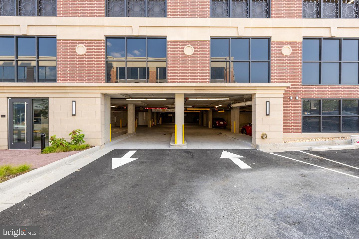 6718 LOWELL AVE #504, MCLEAN, Virginia 22101, 2 Bedrooms Bedrooms, ,2 BathroomsBathrooms,Residential,For sale,6718 LOWELL AVE #504,VAFX2176708 MLS # VAFX2176708