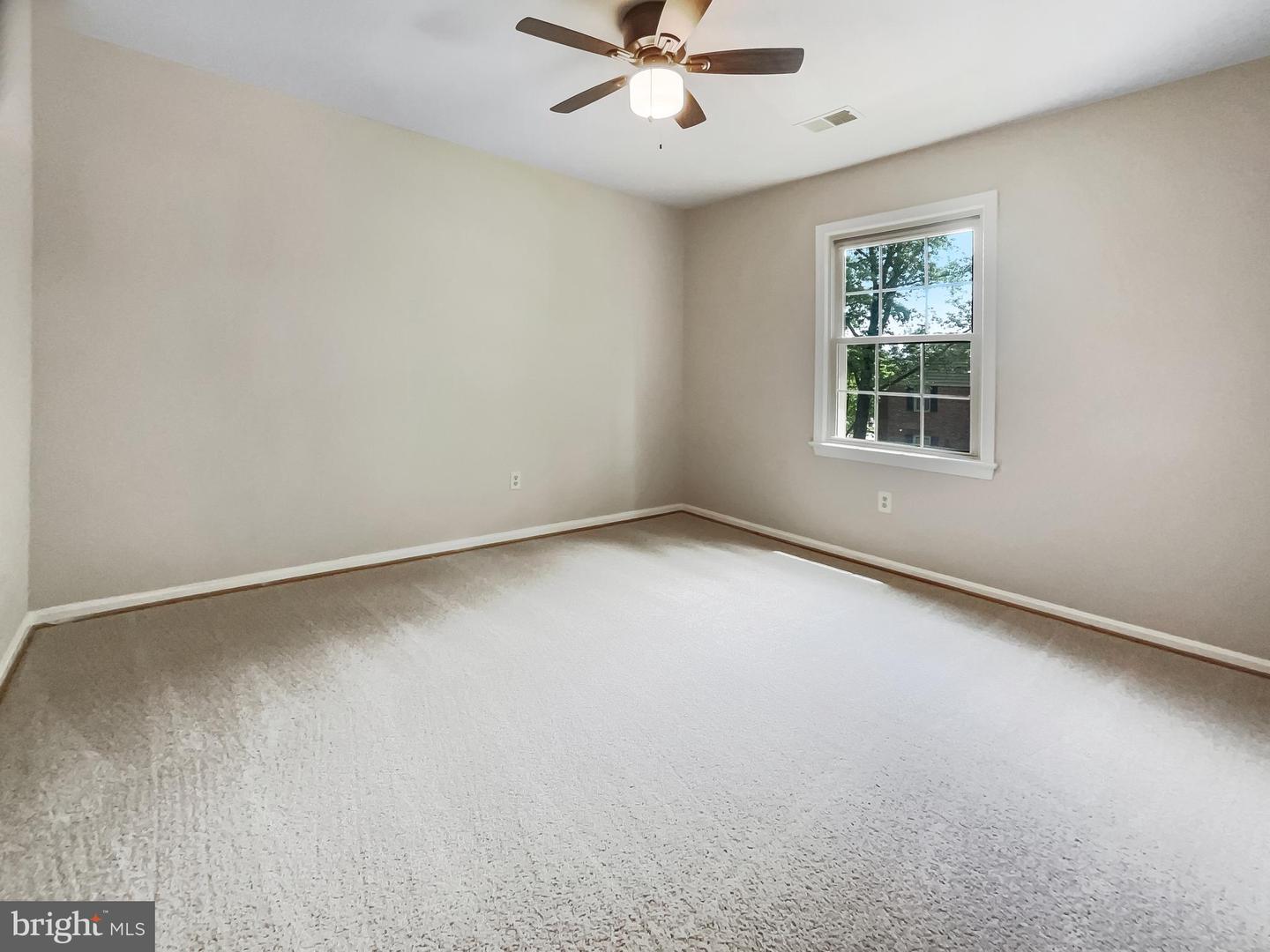 10388 HAMPSHIRE GREEN AVE, FAIRFAX, Virginia 22032, 3 Bedrooms Bedrooms, ,2 BathroomsBathrooms,Residential,For sale,10388 HAMPSHIRE GREEN AVE,VAFX2201426 MLS # VAFX2201426