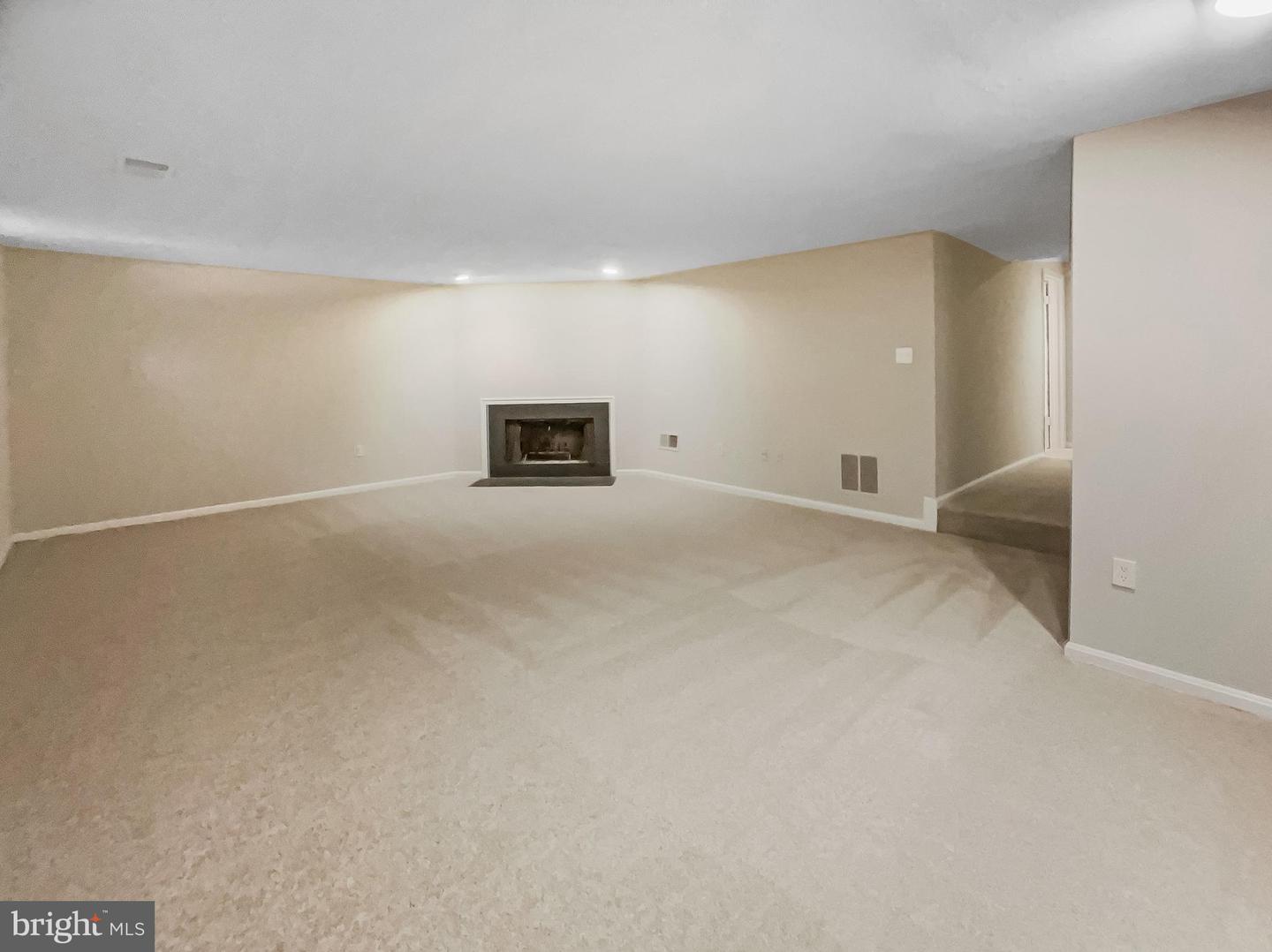 10388 HAMPSHIRE GREEN AVE, FAIRFAX, Virginia 22032, 3 Bedrooms Bedrooms, ,2 BathroomsBathrooms,Residential,For sale,10388 HAMPSHIRE GREEN AVE,VAFX2201426 MLS # VAFX2201426