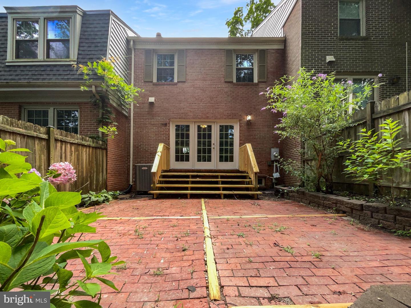 10388 HAMPSHIRE GREEN AVE, FAIRFAX, Virginia 22032, 3 Bedrooms Bedrooms, ,2 BathroomsBathrooms,Residential,For sale,10388 HAMPSHIRE GREEN AVE,VAFX2201426 MLS # VAFX2201426