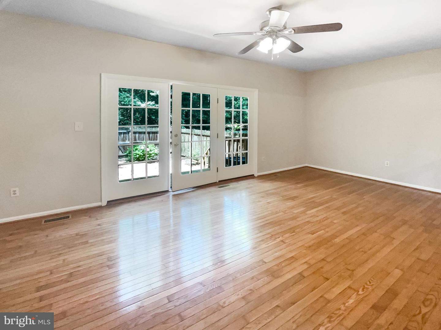 10388 HAMPSHIRE GREEN AVE, FAIRFAX, Virginia 22032, 3 Bedrooms Bedrooms, ,2 BathroomsBathrooms,Residential,For sale,10388 HAMPSHIRE GREEN AVE,VAFX2201426 MLS # VAFX2201426