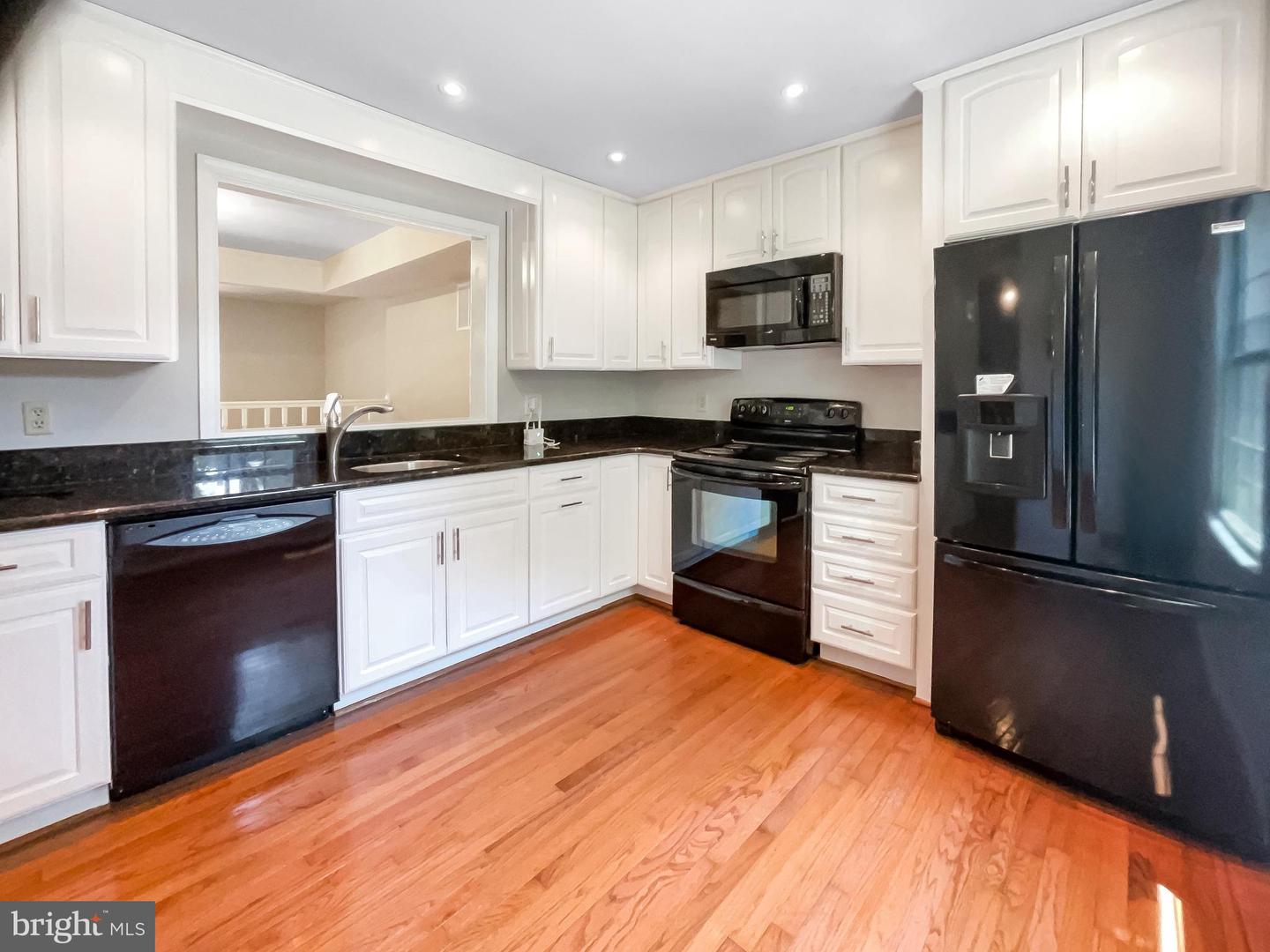 10388 HAMPSHIRE GREEN AVE, FAIRFAX, Virginia 22032, 3 Bedrooms Bedrooms, ,2 BathroomsBathrooms,Residential,For sale,10388 HAMPSHIRE GREEN AVE,VAFX2201426 MLS # VAFX2201426
