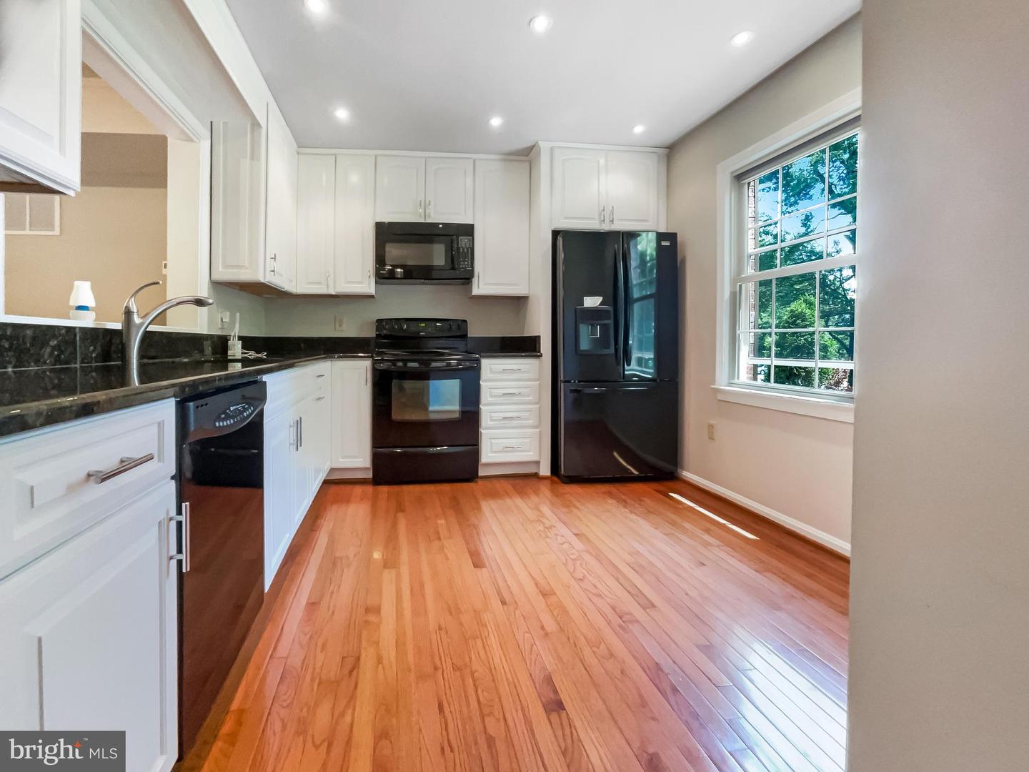 10388 HAMPSHIRE GREEN AVE, FAIRFAX, Virginia 22032, 3 Bedrooms Bedrooms, ,2 BathroomsBathrooms,Residential,For sale,10388 HAMPSHIRE GREEN AVE,VAFX2201426 MLS # VAFX2201426