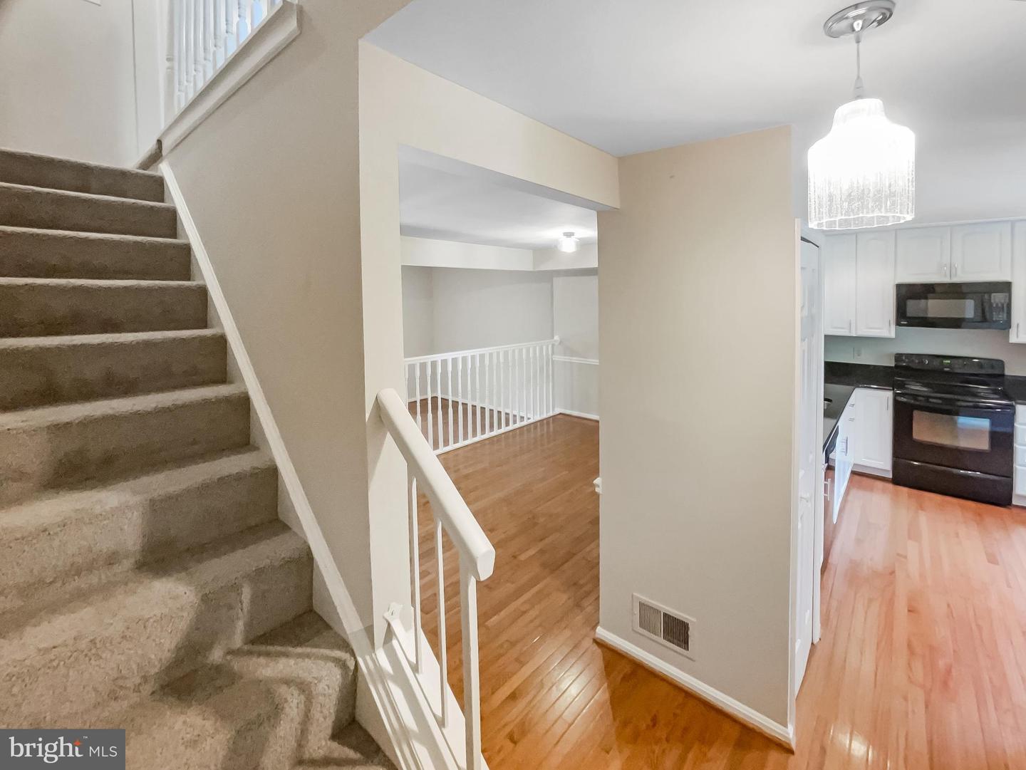 10388 HAMPSHIRE GREEN AVE, FAIRFAX, Virginia 22032, 3 Bedrooms Bedrooms, ,2 BathroomsBathrooms,Residential,For sale,10388 HAMPSHIRE GREEN AVE,VAFX2201426 MLS # VAFX2201426