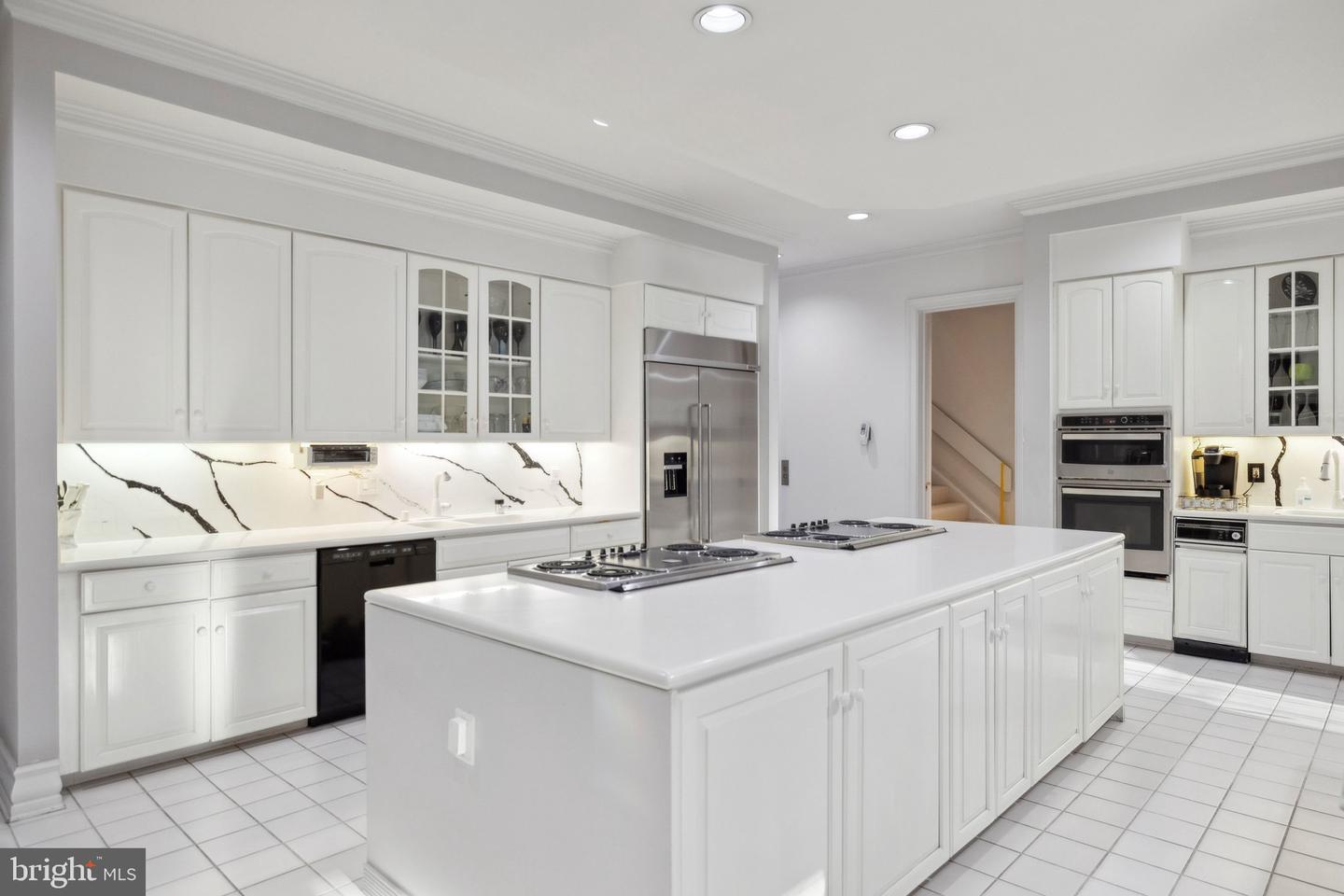 7707 CARLTON PL, MCLEAN, Virginia 22102, 7 Bedrooms Bedrooms, ,7 BathroomsBathrooms,Residential,For sale,7707 CARLTON PL,VAFX2224150 MLS # VAFX2224150