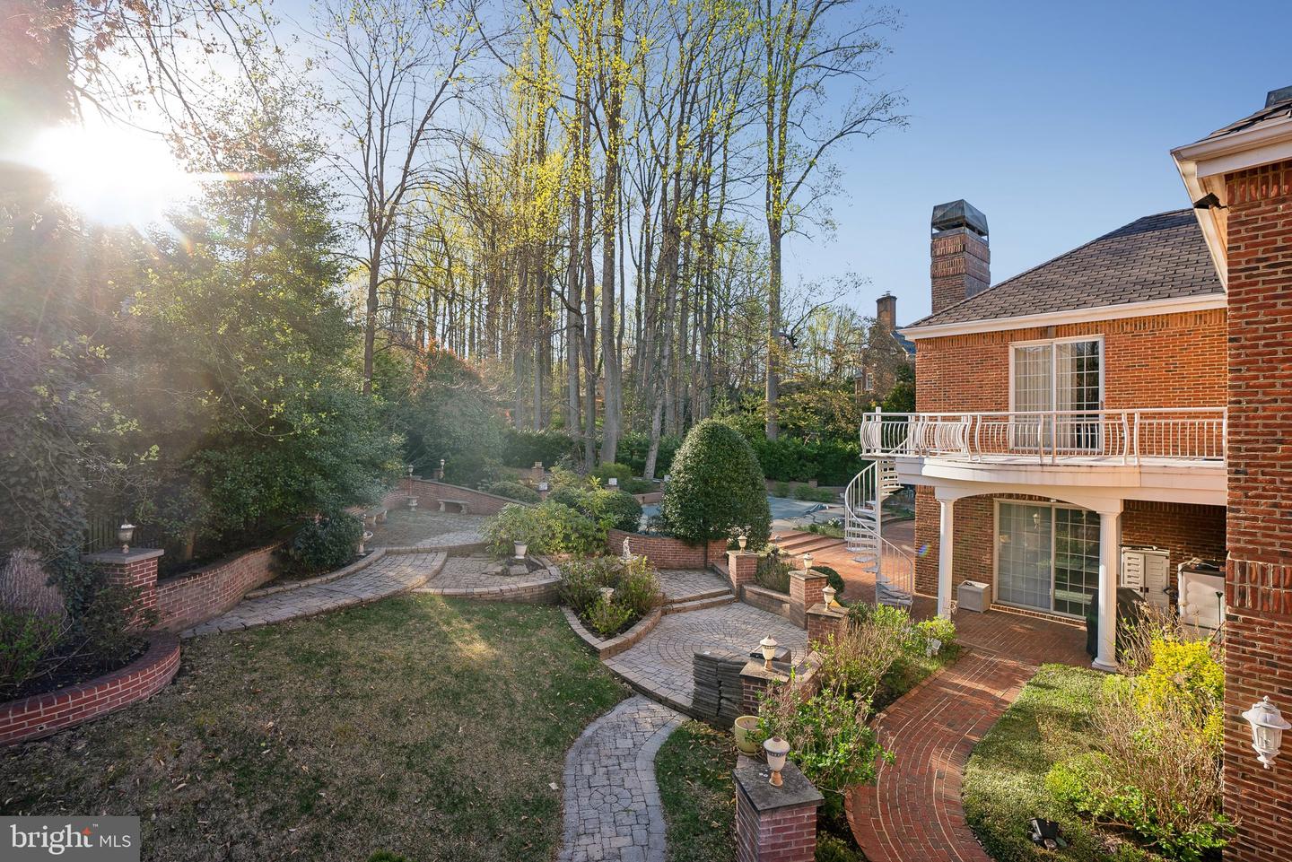 7707 CARLTON PL, MCLEAN, Virginia 22102, 7 Bedrooms Bedrooms, ,7 BathroomsBathrooms,Residential,For sale,7707 CARLTON PL,VAFX2224150 MLS # VAFX2224150