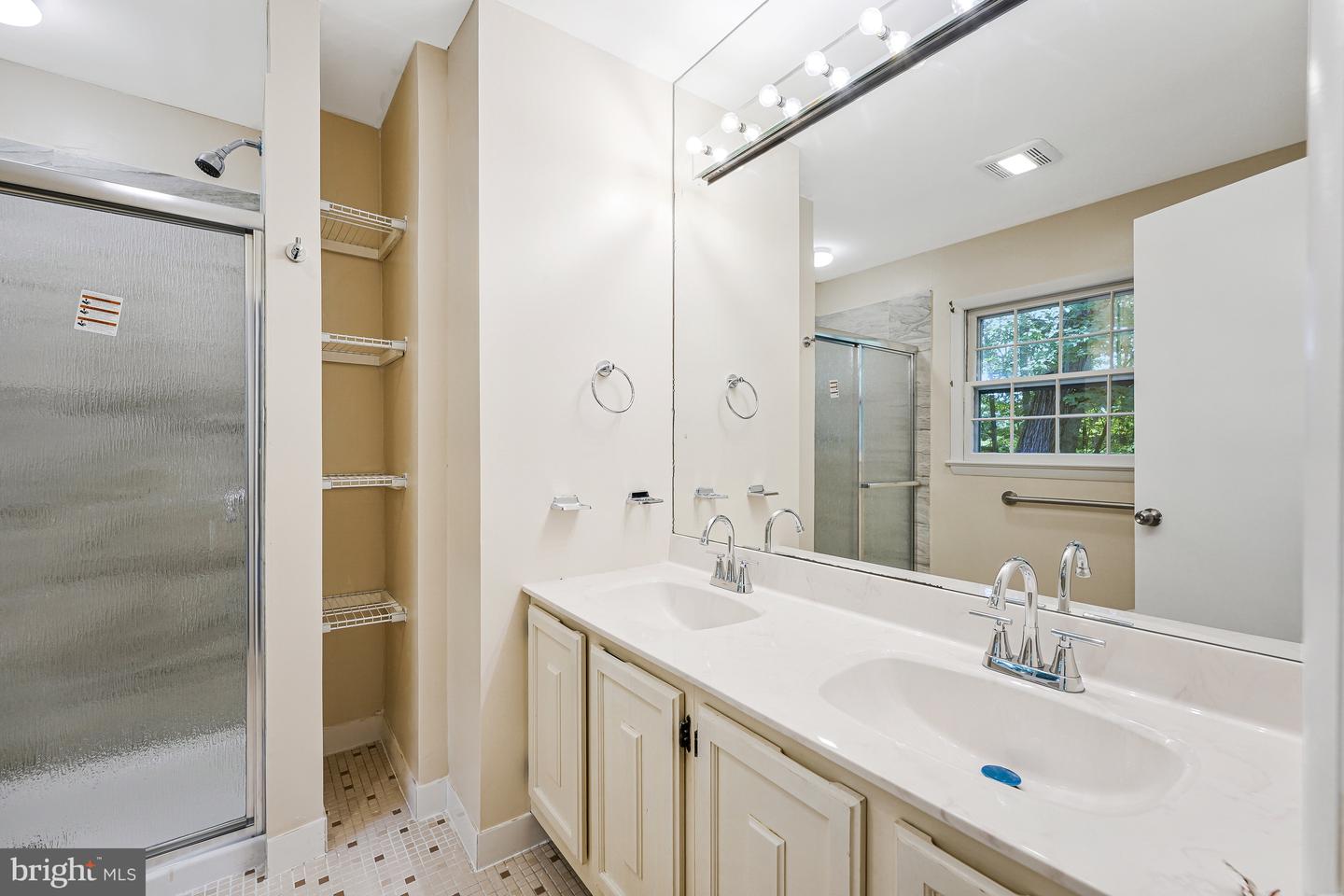 3142 SEARSMONT PL, HERNDON, Virginia 20171, 3 Bedrooms Bedrooms, ,2 BathroomsBathrooms,Residential,For sale,3142 SEARSMONT PL,VAFX2231006 MLS # VAFX2231006