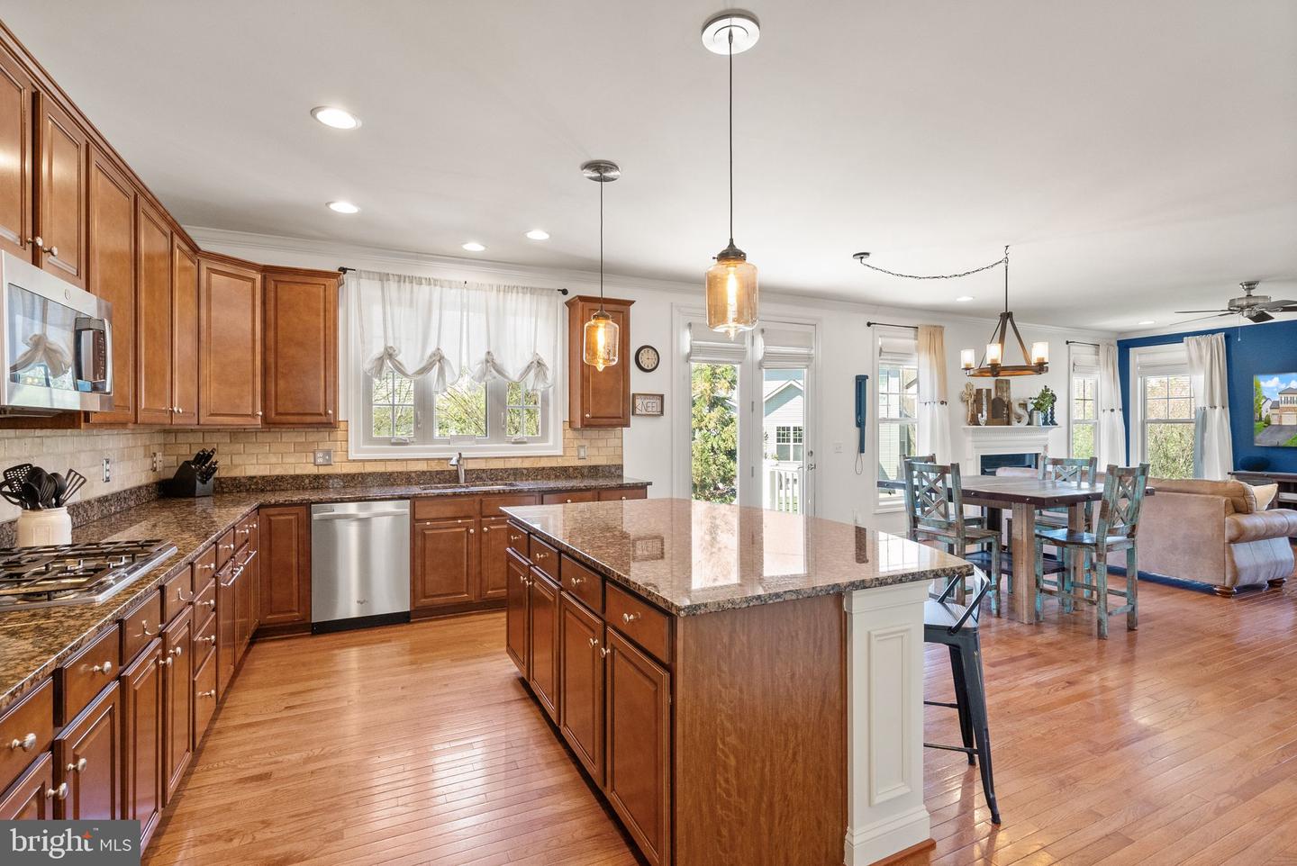 6846 NOYES AVE, HAYMARKET, Virginia 20169, 5 Bedrooms Bedrooms, ,4 BathroomsBathrooms,Residential,For sale,6846 NOYES AVE,VAPW2092184 MLS # VAPW2092184