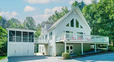 444 POINT DR, BUMPASS, Virginia 23024, 3 Bedrooms Bedrooms, ,4 BathroomsBathrooms,Residential,444 POINT DR,VALA2008132 MLS # VALA2008132