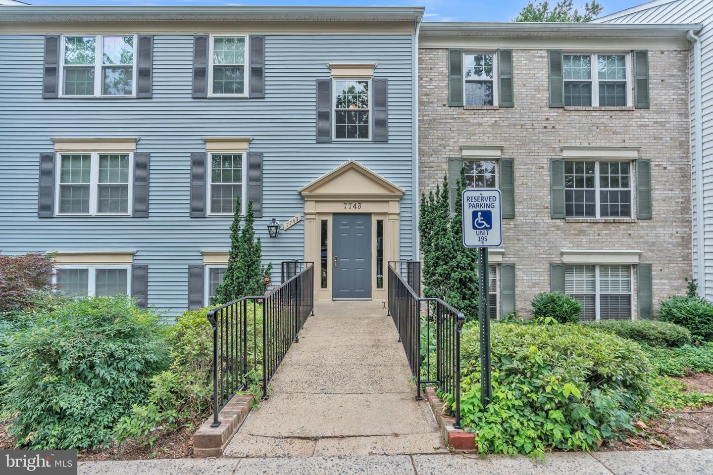 7743 INVERSHAM DR #197, FALLS CHURCH, Virginia 22042, 3 Bedrooms Bedrooms, ,2 BathroomsBathrooms,Residential,For sale,7743 INVERSHAM DR #197,VAFX2236098 MLS # VAFX2236098