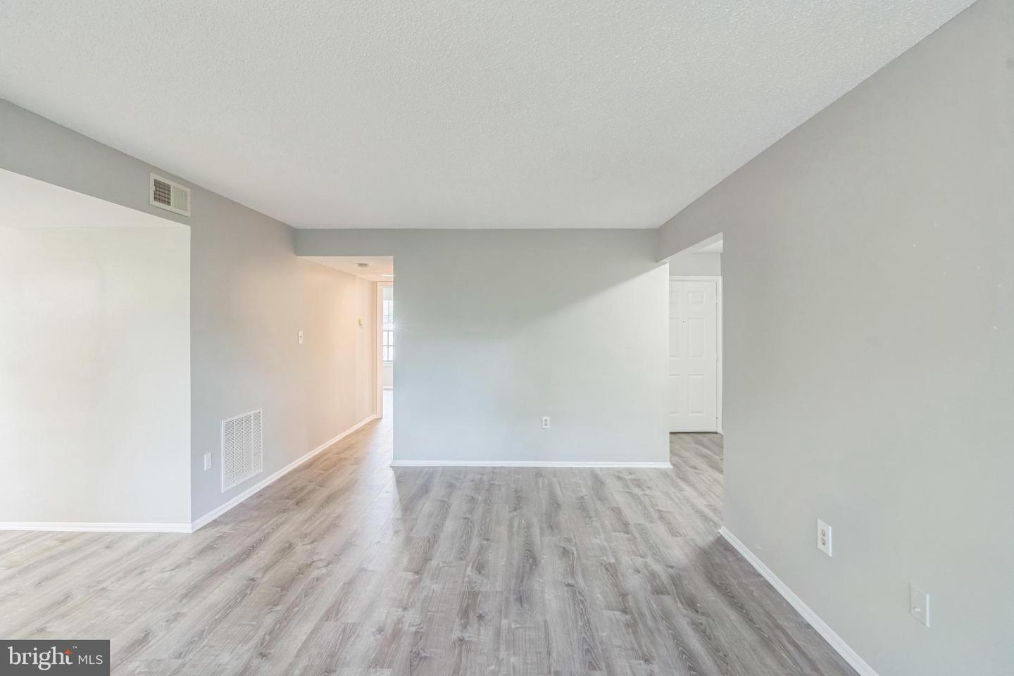 7743 INVERSHAM DR #197, FALLS CHURCH, Virginia 22042, 3 Bedrooms Bedrooms, ,2 BathroomsBathrooms,Residential,For sale,7743 INVERSHAM DR #197,VAFX2236098 MLS # VAFX2236098