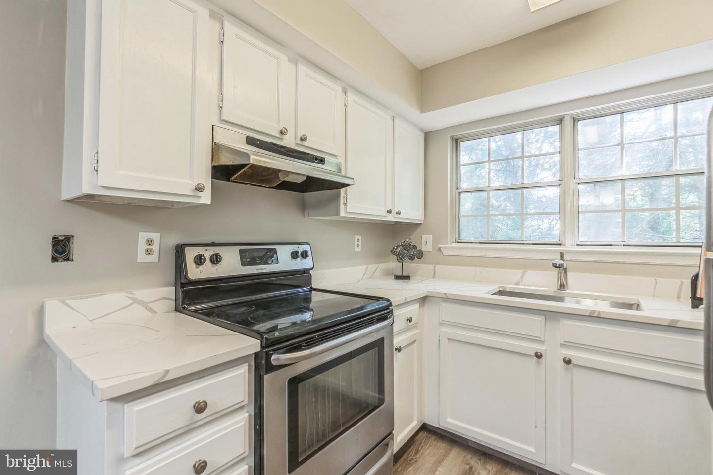 7743 INVERSHAM DR #197, FALLS CHURCH, Virginia 22042, 3 Bedrooms Bedrooms, ,2 BathroomsBathrooms,Residential,For sale,7743 INVERSHAM DR #197,VAFX2236098 MLS # VAFX2236098