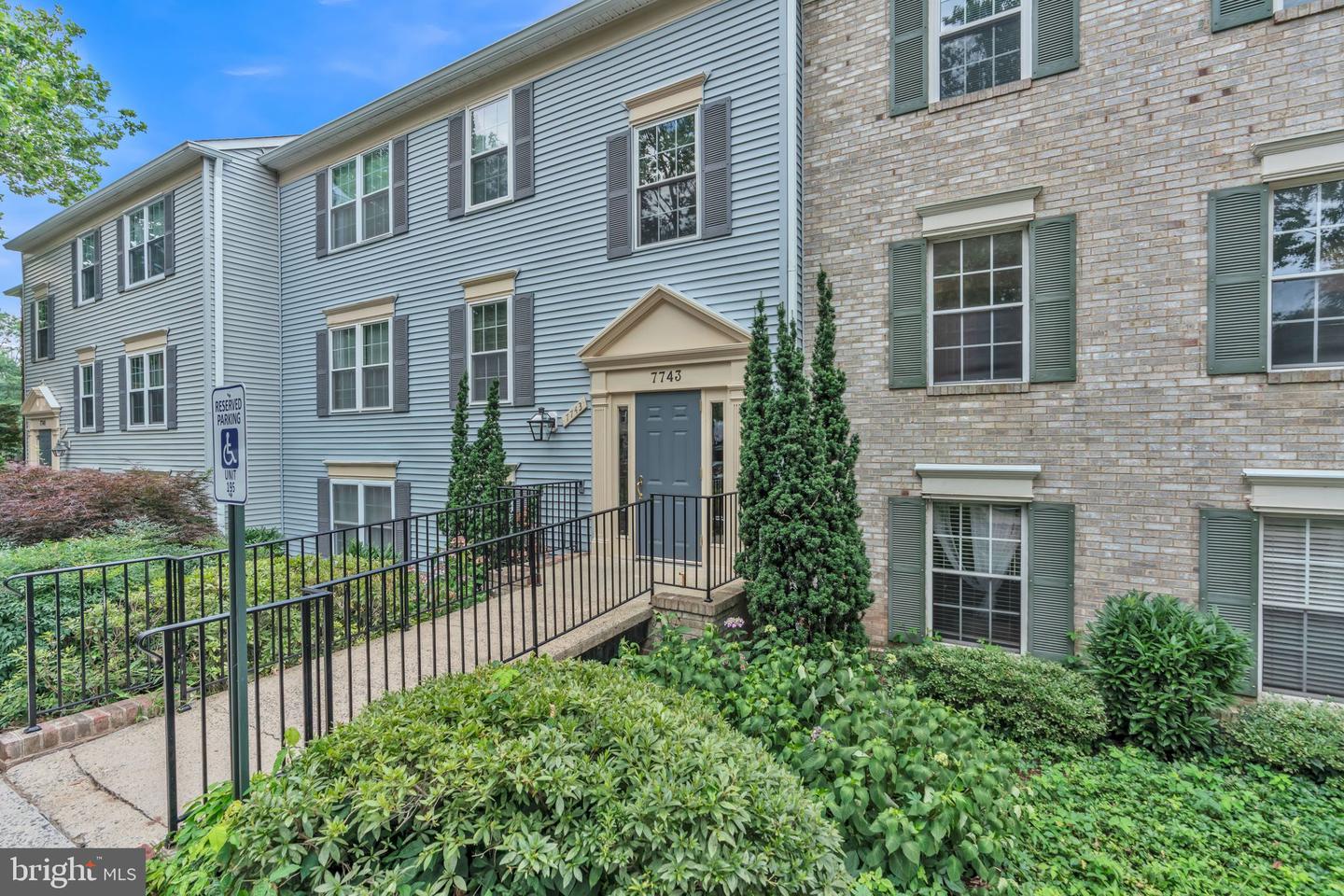 7743 INVERSHAM DR #197, FALLS CHURCH, Virginia 22042, 3 Bedrooms Bedrooms, ,2 BathroomsBathrooms,Residential,For sale,7743 INVERSHAM DR #197,VAFX2236098 MLS # VAFX2236098