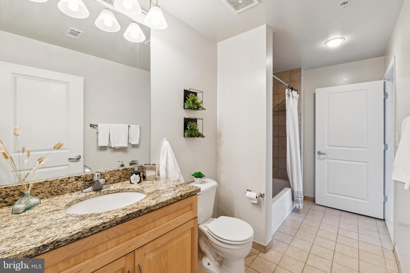 1111 25TH ST NW #821, WASHINGTON, District Of Columbia 20037, 2 Bedrooms Bedrooms, ,2 BathroomsBathrooms,Residential,For sale,1111 25TH ST NW #821,DCDC2200290 MLS # DCDC2200290