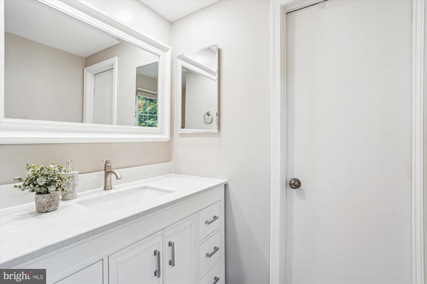 5938 NEW ENGLAND WOODS DR, BURKE, Virginia 22015, 4 Bedrooms Bedrooms, ,2 BathroomsBathrooms,Residential,For sale,5938 NEW ENGLAND WOODS DR,VAFX2240778 MLS # VAFX2240778