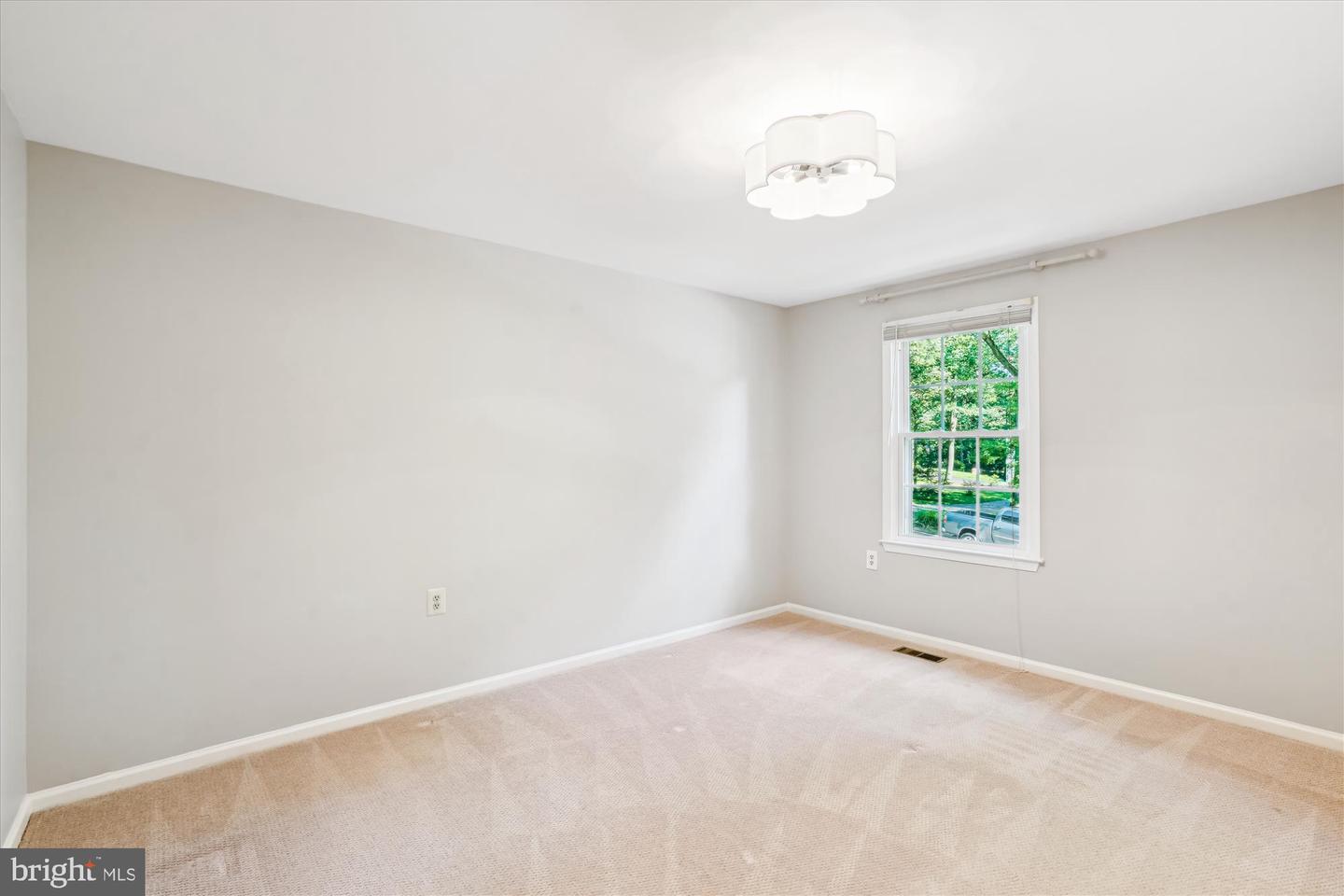 5938 NEW ENGLAND WOODS DR, BURKE, Virginia 22015, 4 Bedrooms Bedrooms, ,2 BathroomsBathrooms,Residential,For sale,5938 NEW ENGLAND WOODS DR,VAFX2240778 MLS # VAFX2240778