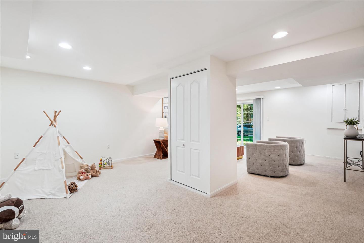 5938 NEW ENGLAND WOODS DR, BURKE, Virginia 22015, 4 Bedrooms Bedrooms, ,2 BathroomsBathrooms,Residential,For sale,5938 NEW ENGLAND WOODS DR,VAFX2240778 MLS # VAFX2240778