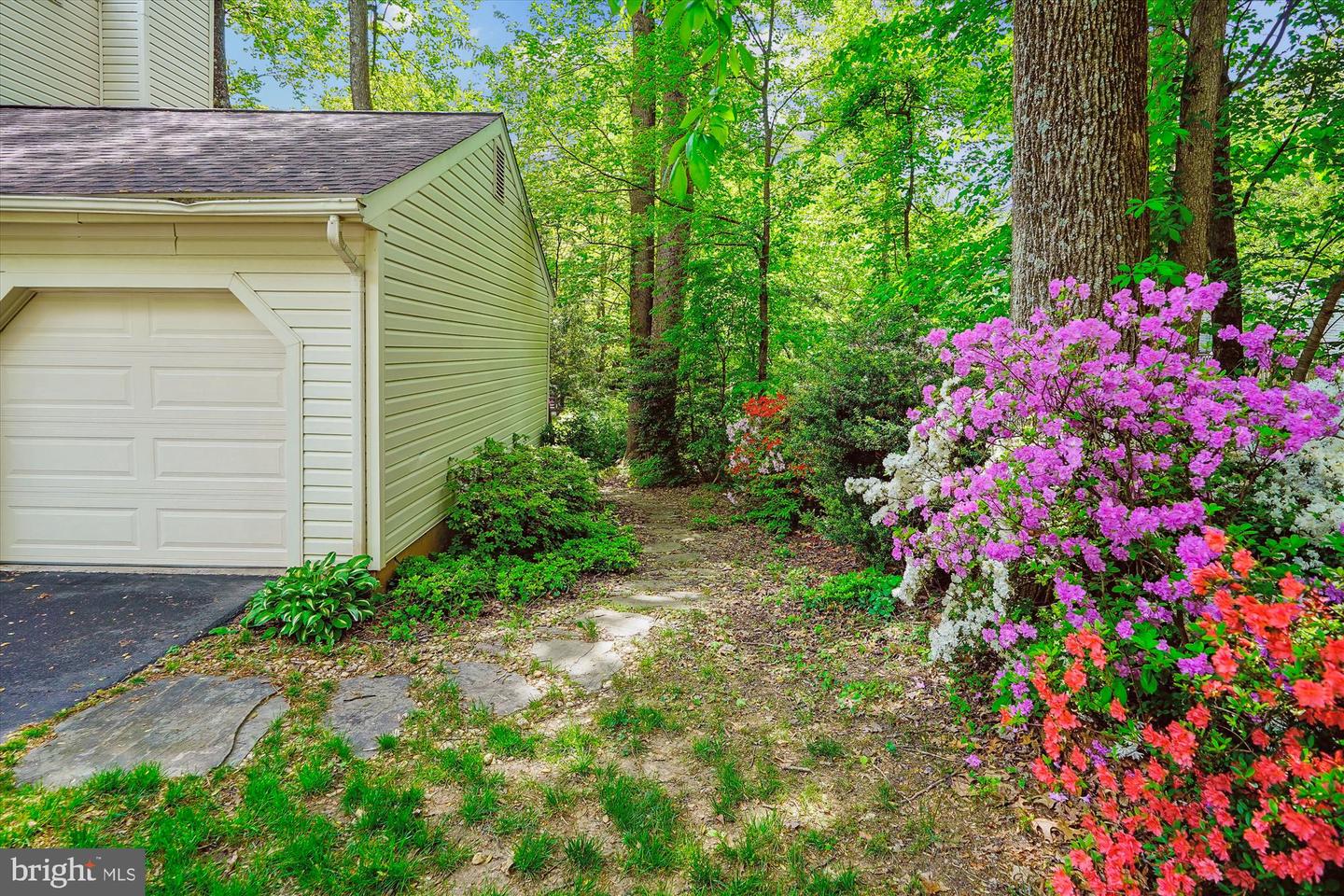 5938 NEW ENGLAND WOODS DR, BURKE, Virginia 22015, 4 Bedrooms Bedrooms, ,2 BathroomsBathrooms,Residential,For sale,5938 NEW ENGLAND WOODS DR,VAFX2240778 MLS # VAFX2240778