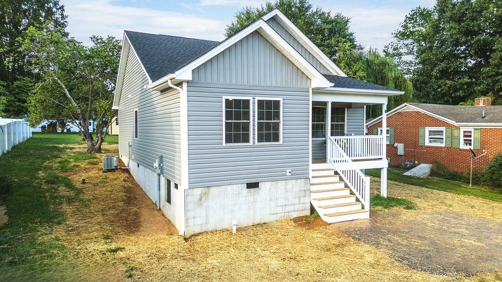 2149 CORTLAND ST, WAYNESBORO, Virginia 22980, 3 Bedrooms Bedrooms, ,2 BathroomsBathrooms,Residential,2149 CORTLAND ST,666272 MLS # 666272