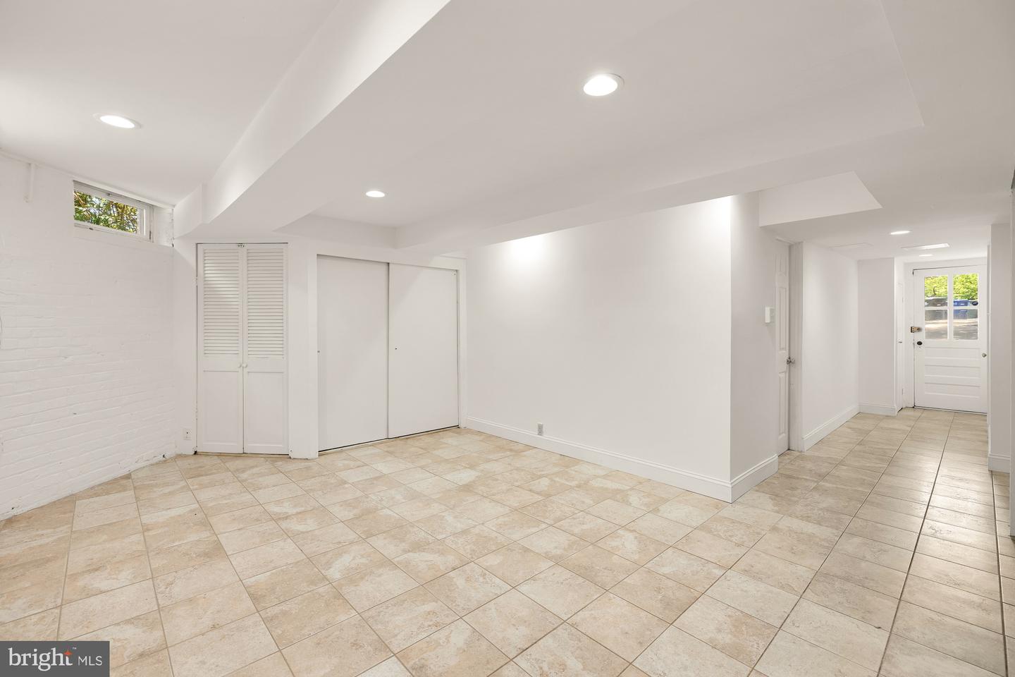1712 SURREY LN NW, WASHINGTON, District Of Columbia 20007, 5 Bedrooms Bedrooms, ,3 BathroomsBathrooms,Residential,For sale,1712 SURREY LN NW,DCDC2200776 MLS # DCDC2200776