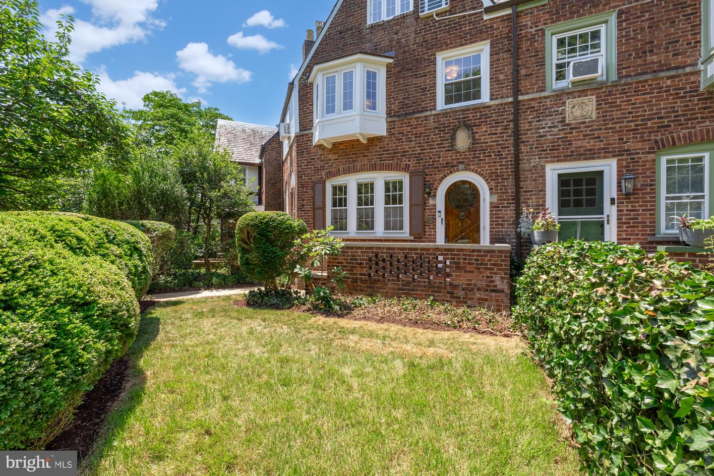 1712 SURREY LN NW, WASHINGTON, District Of Columbia 20007, 5 Bedrooms Bedrooms, ,3 BathroomsBathrooms,Residential,For sale,1712 SURREY LN NW,DCDC2200776 MLS # DCDC2200776